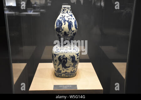 De porcelaines sont sur l'affichage à l 'ancienne porcelaine chinoise Art" exposition au Musée national de Chine à Beijing, Chine, 17 mars 2019. La Na Banque D'Images