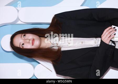 La chanteuse et actrice Krystal Jung, professionnellement connue sous le nom de Krystal, sud-coréenne du groupe f(x), assiste à un événement promotionnel pour Miu Miu dans Banque D'Images