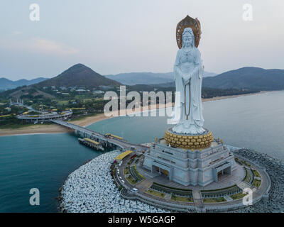 Vue de la statue de Guanyin Futian près du Temple de Nanshan dans la ville de Sanya de Sanya, Chine du sud de la province de Hainan, 25 mars 2019. La Guanyin de Banque D'Images