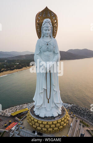 Vue de la statue de Guanyin Futian près du Temple de Nanshan dans la ville de Sanya de Sanya, Chine du sud de la province de Hainan, 25 mars 2019. La Guanyin de Banque D'Images