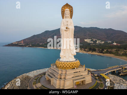 Vue de la statue de Guanyin Futian près du Temple de Nanshan dans la ville de Sanya de Sanya, Chine du sud de la province de Hainan, 25 mars 2019. La Guanyin de Banque D'Images