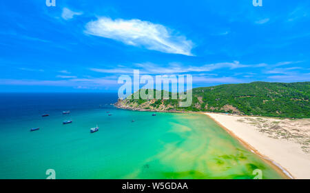 Belles Baies de l'après-midi ensoleillée près du phare Dai Lanh, Phu Yen, Vietnam Banque D'Images