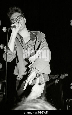 The Smiths jouer Northampton Derngate Center le 29 mars 1985 [19e jour de la viande est un meurtre tour] Banque D'Images