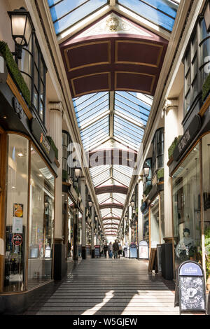 L'Arcade, boutiques indépendantes, à Broadmead, Bristol, UK Banque D'Images