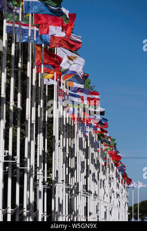 Drapeaux nationaux, Parque das Nações, Lisbonne, Portugal Banque D'Images