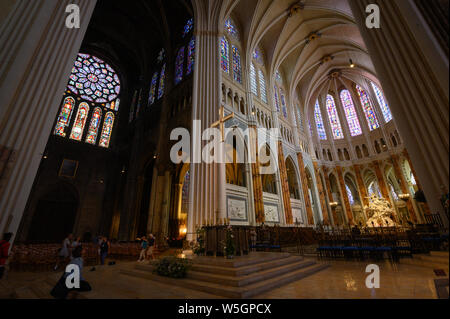 Chartres, France - Nov 2019 - intérieur de la Cathédrale Notre Dame Banque D'Images