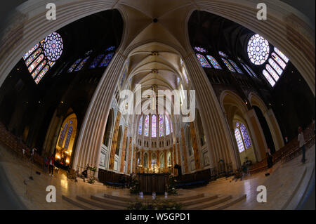 Chartres, France - Nov 2019 - intérieur de la Cathédrale Notre Dame Banque D'Images