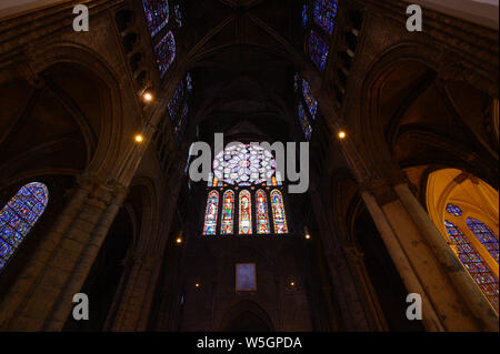 Chartres, France - Nov 2019 - intérieur de la Cathédrale Notre Dame Banque D'Images