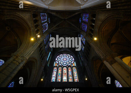 Chartres, France - Nov 2019 - intérieur de la Cathédrale Notre Dame Banque D'Images