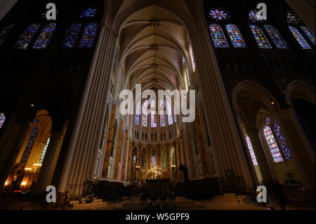 Chartres, France - Nov 2019 - intérieur de la Cathédrale Notre Dame Banque D'Images