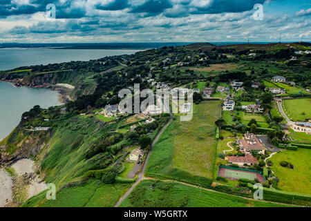 Vue aérienne littoral irlandais en Howth, Dublin Banque D'Images