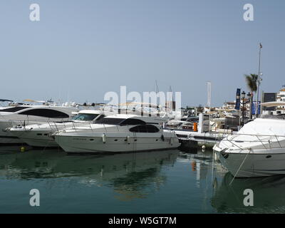 Vue sur le port, Puerto Banus, Marbella, Costa del Sol, la province de Malaga, Andalousie, Espagne, Europe de l'Ouest Banque D'Images