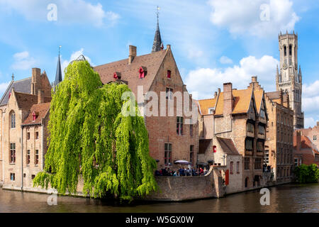 Centre-ville médiéval, UNESCO World Heritage Site, encadré par canal Rozenhoedkaai, Bruges, Flandre occidentale, Belgique, Europe Banque D'Images