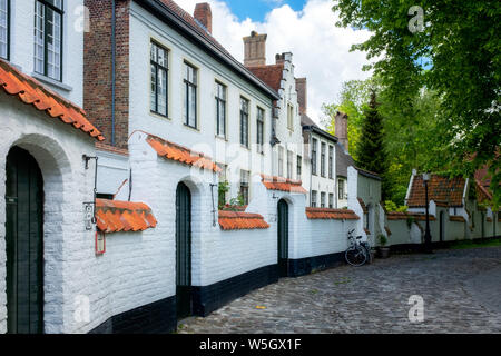 Le Béguinage (Begijnhof) maisons, l'Ordre de Saint Benoît Couvent, UNESCO World Heritage Site, Bruges, Belgique, Europe Banque D'Images