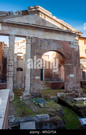 Portique d'Octavie datant de 27 avant J.-C., Site du patrimoine mondial de l'UNESCO, Rome, Latium, Italie, Europe Banque D'Images