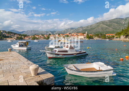 Vue de la ville et le port de Cavtat sur la mer Adriatique, Dubrovnik, Dubrovnik, Croatie, Europe Banque D'Images