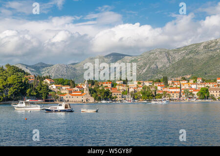 Vue de la ville et le port de Cavtat sur la mer Adriatique, Dubrovnik, Dubrovnik, Croatie, Europe Banque D'Images