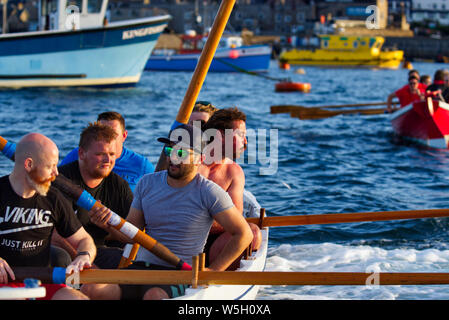 La poussière Panier Trophée - Îles Scilly vendredi les hommes de Bosco Boat Race Banque D'Images