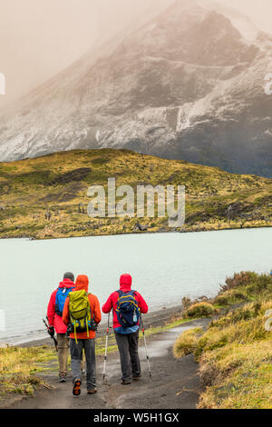 Profitant de la paix et la beauté des paysages du parc national Torres del Paine, Patagonie, Chili, Amérique du Sud Banque D'Images