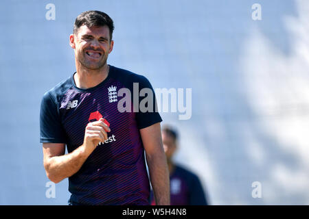 L'Angleterre James Anderson pendant la session à filets à Edgbaston, Birmingham. Banque D'Images