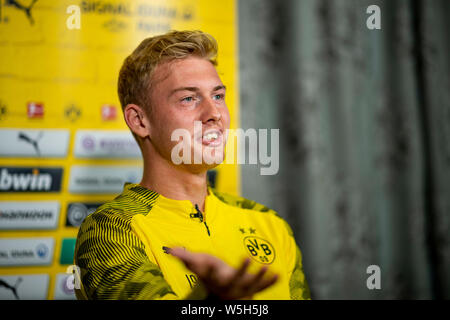 Bad Ragaz, Suisse. 29 juillet, 2019. Camp d'entraînement de football, Borussia Dortmund, Dortmund : Julian Brandt parle aux journalistes pendant la tournée des médias. Crédit : David Inderlied/dpa/Alamy Live News Banque D'Images