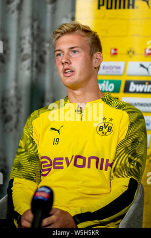 Bad Ragaz, Suisse. 29 juillet, 2019. Camp d'entraînement de football, Borussia Dortmund, Dortmund : Julian Brandt parle aux journalistes pendant la tournée des médias. Crédit : David Inderlied/dpa/Alamy Live News Banque D'Images