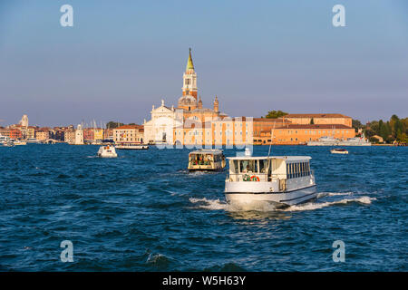 Italie, Venise - 5 septembre, 2018 : une série d'images de marcher le long des canaux de Venise, dans le contexte de l'architecture paysage de la c Banque D'Images