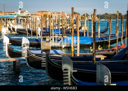 Italie, Venise - 5 septembre, 2018 : une série d'images de marcher le long des canaux de Venise, dans le contexte de l'architecture paysage de la c Banque D'Images