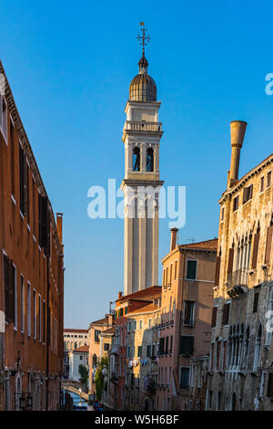 Italie, Venise - 5 septembre, 2018 : une série d'images de marcher le long des canaux de Venise, dans le contexte de l'architecture paysage de la c Banque D'Images