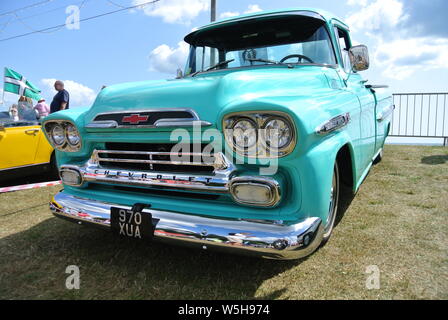 Une Chevrolet GMC 1959 pickup Apache sans rouler sur l'affichage à l'English Riviera Classic Car Show, Paignton, Devon, Angleterre. UK. Banque D'Images