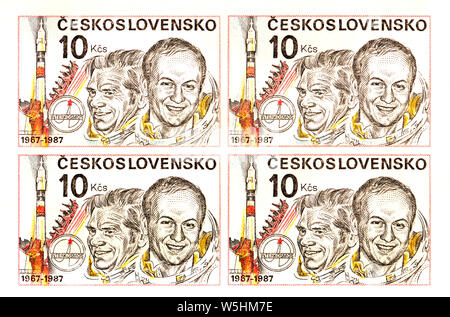 Timbre tchécoslovaque fiche mini (1987) : les cosmonautes Alexei Gubarev et Vladimir Remek Banque D'Images