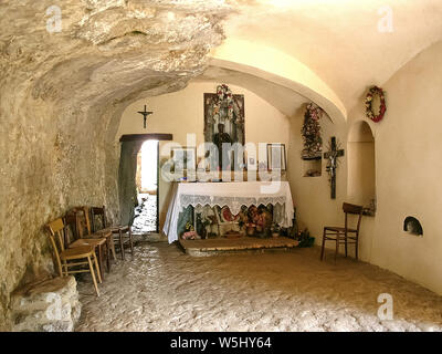 Italie Abruzzes Majella Ermitage de San Bartolomeo in Legio - La Chapelle Banque D'Images