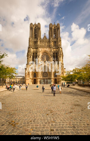 La Cathédrale gothique Nôtre-Dame de Reims, Reims, Champagne, France. Banque D'Images
