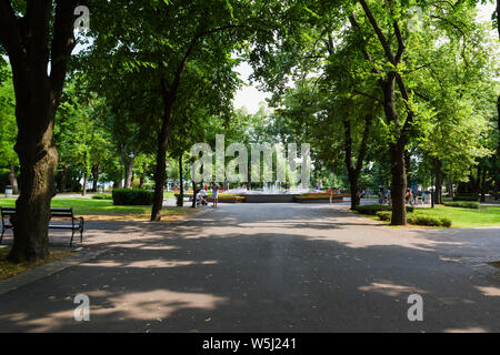 BURGAS, BULGARIE - Juillet 6, 2019 : Burgas Jardin de la mer en été. Fontaine dans le parc. Banque D'Images