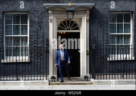 Secrétaire des affaires étrangères Dominic Raab quitte 10 Downing Street après la première réunion de la nouvelle stratégie de sortie comité, connu sous le nom de XS, au Bureau du Cabinet dans la région de Whitehall, Londres. Banque D'Images