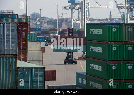 Allemagne, Hambourg, CTT Container Terminal Tollerort à port / Deutschland, Hambourg, CTT Container Terminal Tollerort im Hafen Banque D'Images