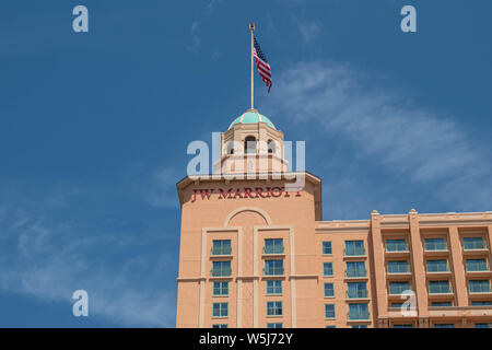 Orlando, Floride. Le 16 juillet 2019. Vue de dessus du JW Marriott tour et USA flag à John Yaung Parkway. Banque D'Images