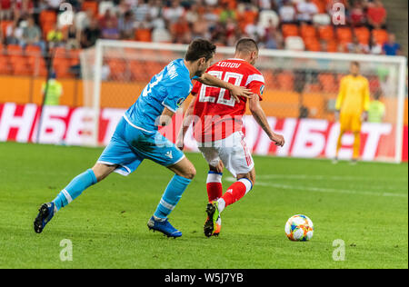 Saransk, Russie - 8 juin 2019. Équipe nationale de Saint-marin defender Andrea Grandoni contre la Russie, le milieu de terrain de l'équipe nationale lors de l'UE l'UEFA Aleksei Ionov Banque D'Images