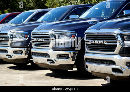 Tout nouveau camions ram à vendre véhicule sur un lot de vente de voiture en Floride usa États-Unis d'Amérique Banque D'Images