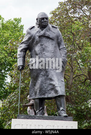 Londres, Angleterre, juin 2019, une vue d'une statue de Sir Winston Churchill. Banque D'Images