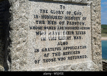 Padstow, Cornwall, Angleterre, Mai 2019, d'un granit war memorial dédié aux hommes de Padstow, qui ont combattu dans la Grande Guerre Banque D'Images