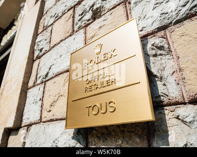 Barcelone, Espagne - 1 juin 2018 : détaillant officiel Rolex Tous dans le centre de Barcelone d'or spécial plaque sur le mur de pierre sur la célèbre rue commerçante Banque D'Images