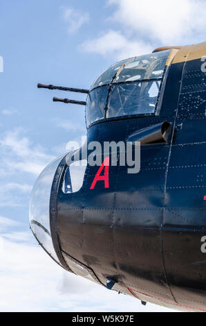 Canadian Warplane Heritage Museum Avro Lancaster FM213, connu sous le nom de Lancaster de Mynarski. Fraser Nash et tourelle de nez position aimers bombe Banque D'Images