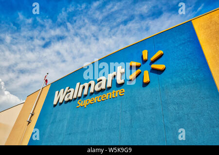 Toronto, 19, 2019 Canada-June : Walmart est le plus important détaillant au monde. Walmart Canada a augmenté à plus de 400 magasins dans tout le pays au service de plus e Banque D'Images