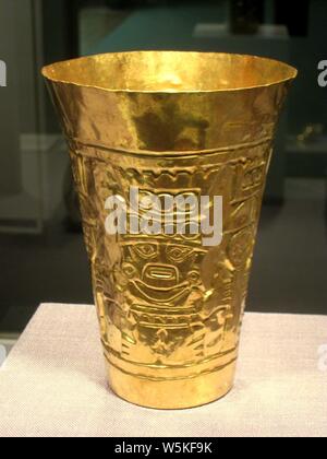 Tasse, côte nord du Pérou, la culture Sican, AD 850-1050, or, Banque D'Images