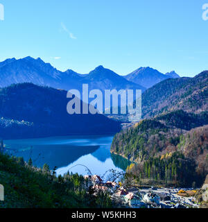 Lac Alpsee, paysage alpin près de la ville de Füssen en Bavière, Allemagne. Banque D'Images