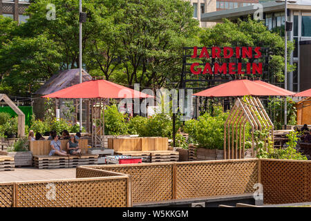 Montréal, CA - 27 juillet 2019 : Jardins Gamelins en été à la place Émilie-Gamelin. Banque D'Images