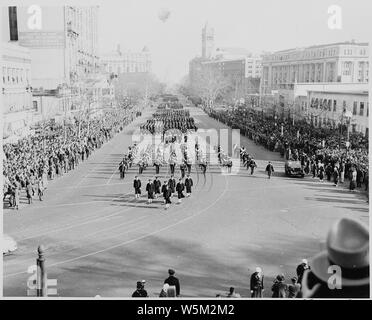 Vue à distance du président Truman's parade inaugurale Banque D'Images