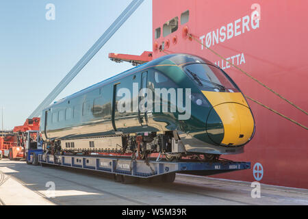 L'arrivée de train miniature au Port de Southampton à bord d'un navire de transport exploités par Wallenius Wilhelmsen Banque D'Images