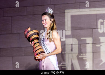 Miss Italie Erica De Matteis assiste à une conférence de presse pour le Giro d'Italia 'Ride COMME UN PRO 2019" à Shanghai, Chine, le 22 avril 2019. Banque D'Images